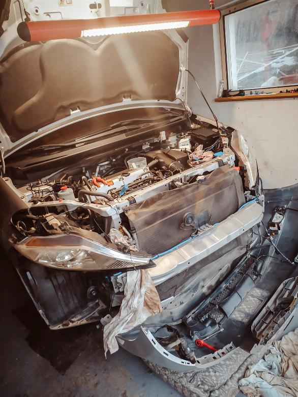 FR-V under the DIY repair