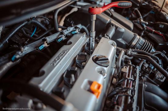 Honda K20a výmena zapaľovacích sviečok