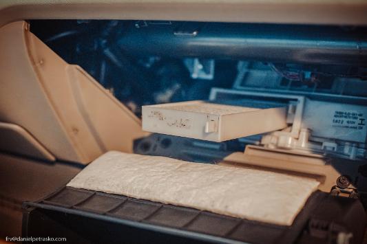 Cabin filter replacement Honda FR-V