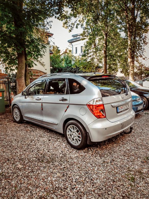 predam Honda FR-V 2.0 benzin