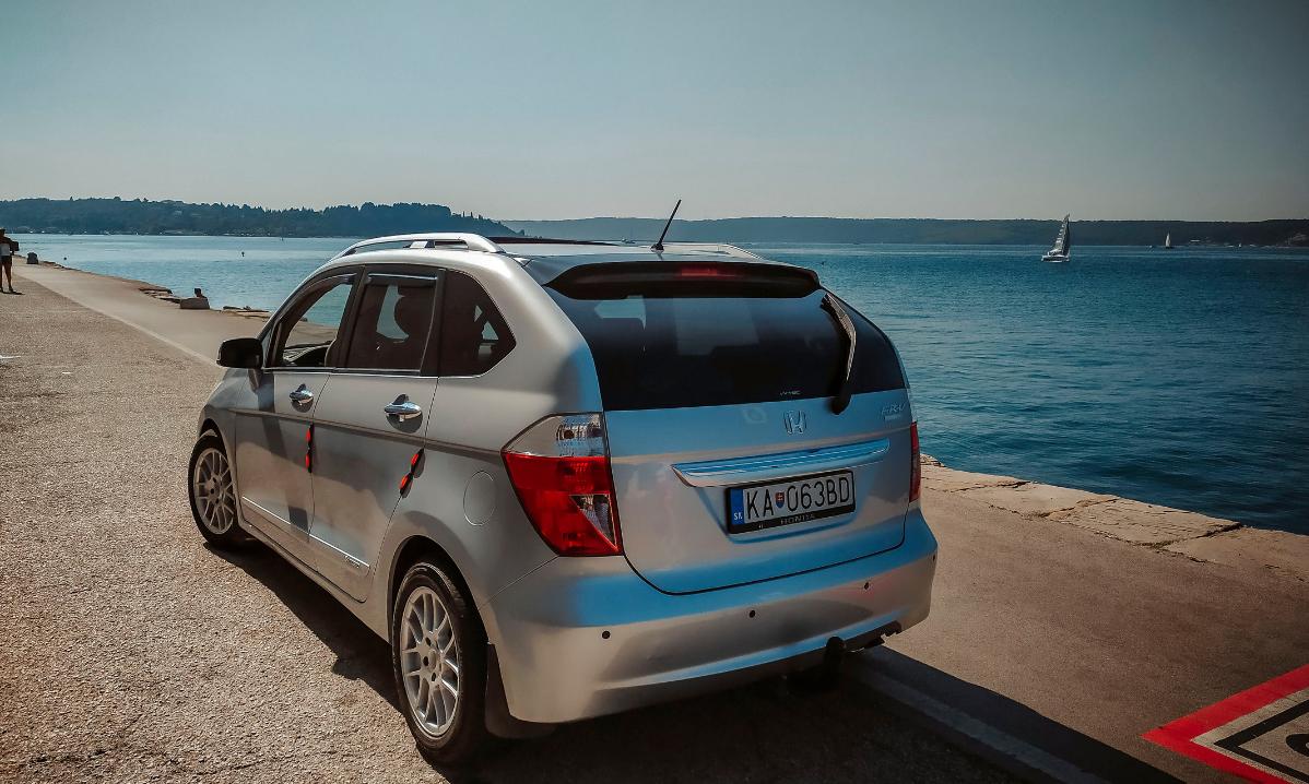 predam honda FRV 1.8 benzin